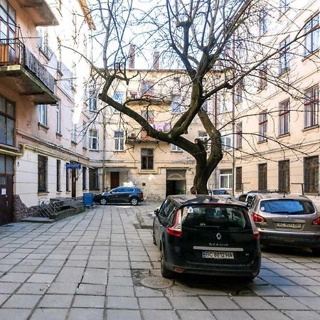 Зелені Апартаменти Біля Оперного Театру Flat In The City Center Lviv Eksteriør billede